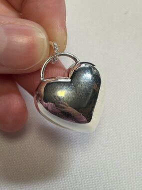 New Hillberg & Berk sterling silver puffy heart pendant. 925.